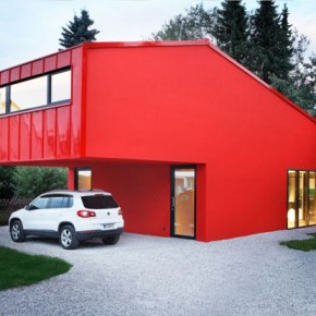 House V- mały, czerwony dom w Niemczech