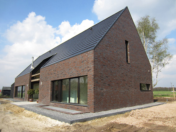 unusual-barn-inspired-house-by-netherlands-spot-architecture-2