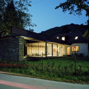 Villa SK / Atelier Thomas Pucher / – nowoczesna rozbudowa klasycznego domu