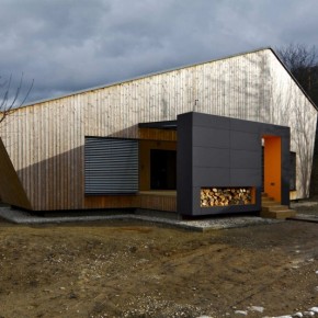 DOM I DREWNO – drewniany domek w Nosice na Słowacji / Pokorny architekti