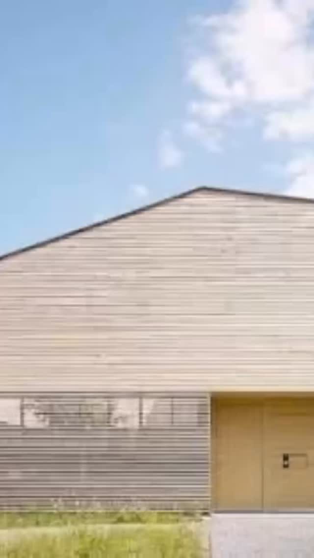 🟩 Haus im Feld / Bader Bernardo / @bernardobaderarchitekten Zobacz więcej - Link w BIO